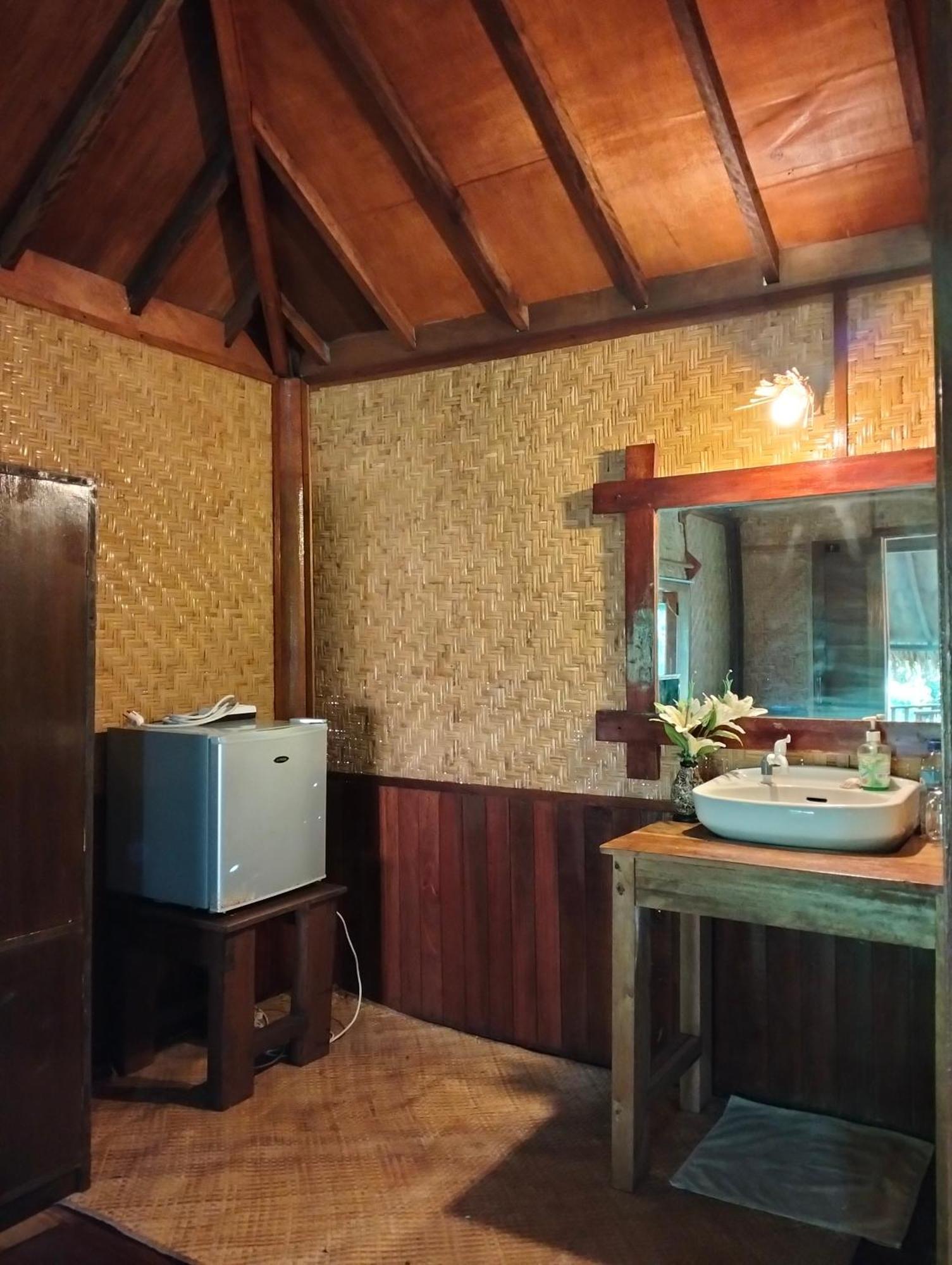 Tangga Bungalows غيلي آير الغرفة الصورة