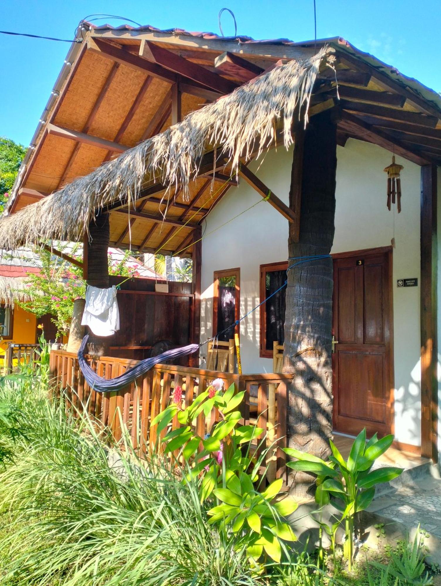 Tangga Bungalows غيلي آير الغرفة الصورة